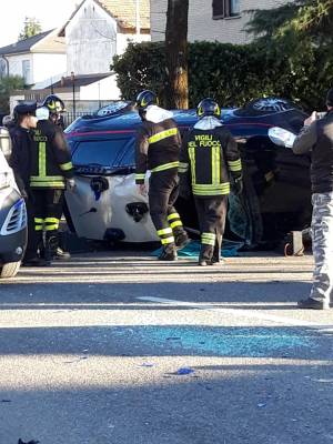 Brianza, militari inseguono ladri e la gazzella si ribalta: 3 feriti