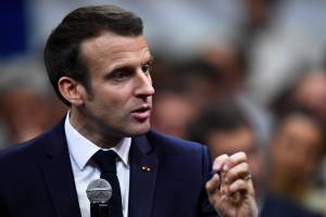 Gli uomini di Hafar a Parigi: c'è Macron dietro il generale