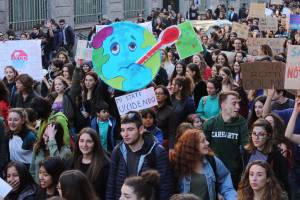 Studenti in piazza per il clima: ​raduni in 123 Paesi