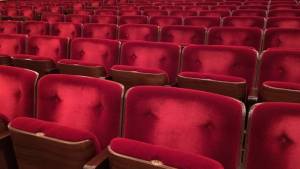 Arrestato camionista che abusava delle ragazze al cinema