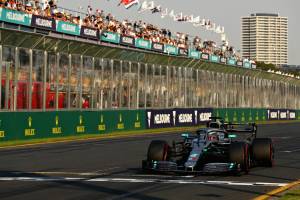 Formula Uno, Melbourne: dominio Mercedes, Hamilton in pole. Terzo Vettel