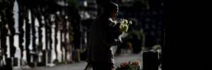 Lecce, anziana aggredita nel cimitero dal ladro che voleva portarle via la borsa