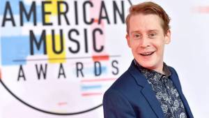 Macaulay Culkin scherza sulle accuse a Michael Jackson davanti alla figlia Paris