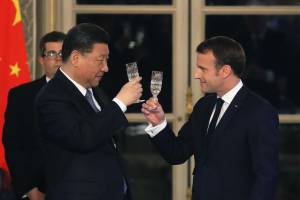 Il piano di Macron contro l'Italia: si prende l'Ue e fa affari con la Cina