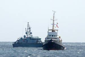 La Guardia Costiera a bordo: c'è l'ispezione sulla Mare Jonio