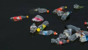 Dal 2021 banditi oggetti di plastica monouso: via libera definitivo dell'Ue