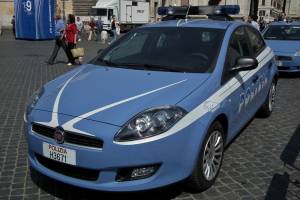 Foggia, marocchino ubriaco spaventa passanti con una grossa forbice: denunciato