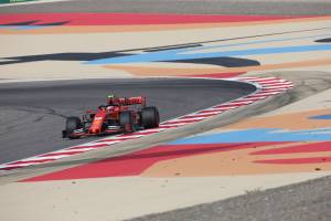 Formula Uno, la Ferrari vola in Bahrain: prima pole in carriera per Leclerc