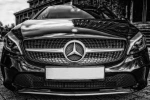 Spagna, Mercedes-Benz fa marcia indietro sul gender