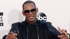 R. Kelly si becca 100 dollari per suonare 28 secondi