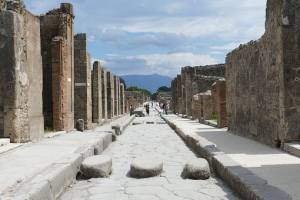 Pompei, turista inglese ruba pezzi di mosaico