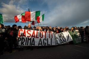 Roma, la protesta anti-rom arriva anche a Casalotti 