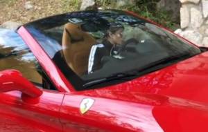 Il web contro Chiara Nasti: "Non sei all'altezza di una Ferrari"