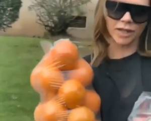 "Ne bastavano due di mango". E Victoria Beckham lo perde in strada