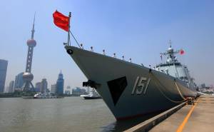La Cina mostra i muscoli: Xi passa in rassegna la flotta