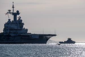 I francesi sbarcano in Libia: una nave attracca nel porto di Haftar