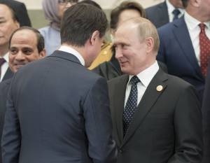 Ora Conte chiede aiuto a Putin "Lavoriamo insieme in Libia"