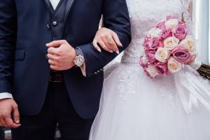 La sposa sparisce dalle nozze: beccata a far sesso con un invitato