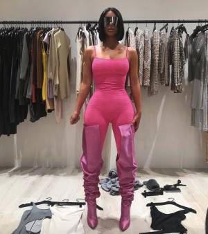 Kim Kardashian, hot in rosa su Instagram