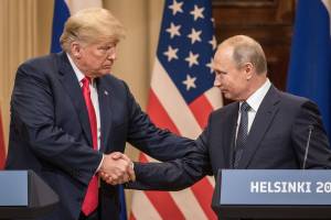 Trump mette a tacere i falchi. E conferma l'alleanza con Putin