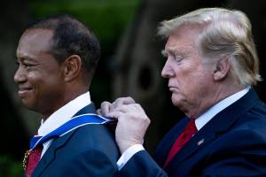 "Incarna valori americani": Trump dà la medaglia della Libertà a Woods