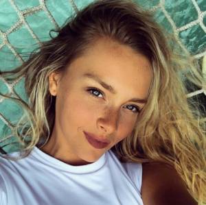 Camille Kostek, le foto più sensuali