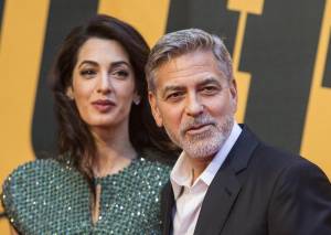 George Clooney fa uno scherzo ad Amal: “Ho leccato il pannolino di Alexander”