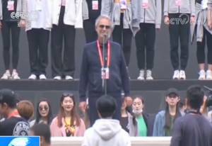 Andrea Bocelli si esibisce al Carnevale Culturale Asiatico con la celebre aria "Nessun Dorma"