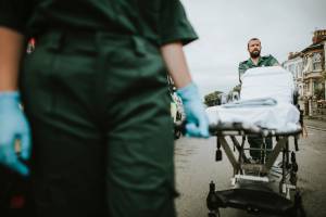 Agricoltore si amputa da solo la gamba dopo un incidente