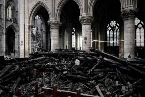Notre Dame, esclusa l'ipotesi dell'incendio doloso