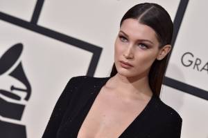 Bella Hadid al Festival del Cinema di Cannes in total nude