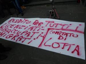 Il sindaco non gli concede la sala per l'assemblea, protestano gli operai a Pomigliano