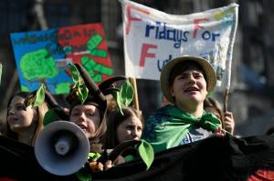 Il governo invita le scuole a giustificare le assenze di chi manifesta