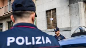 Latina, arrestato romeno: occupa uno stabile, poi botte agli agenti