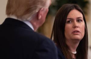 Trump licenzia Sarah Sanders, capo dell'ufficio-stampa della Casa Bianca