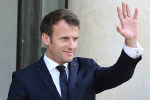 Macron adesso fa il sovranista: pugno duro su islam e migranti