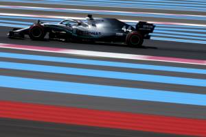 Formula Uno, pole per Hamilton davanti a Bottas. Male Vettel, solo settimo