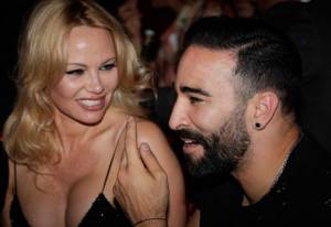 Pamela Anderson attacca Rami: "Mi ha rotto le mani"