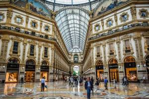 Resistono in Galleria Borsalino e Spagnoli. Ma anche Dutti chiude