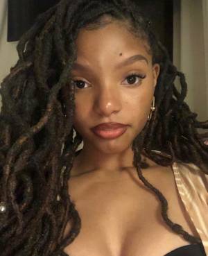 Halle Bailey è La Sirenetta. Scatta la polemica: "Non rispetta il personaggio originale"