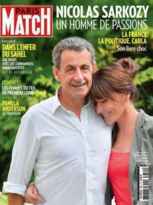 Ironia social sulla cover di "Paris Match" con Sarkozy più alto di Carla Bruni