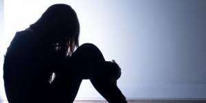 Ancona, 14enne in lacrime sulla spiaggia denuncia uno stupro