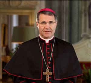 "Fare sul serio col Vangelo". La propaganda pro-migranti dell'arcivescovo di Palermo