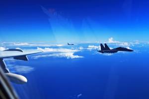 Bombardieri cinesi e jet russi: il mistero sui cieli della Corea