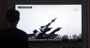Corea, Kim lancia due missili: avvertimento a Trump e Abe