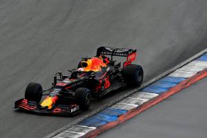 Formula Uno, spettacolo e caos ad Hockenheim. A vincere è Verstappen