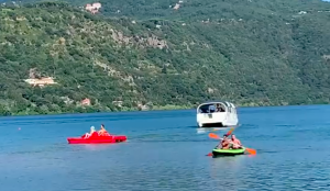 Lago di Castel Gandolfo, ragazzo disperso sul materassino