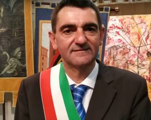 Fossano, rom usano fontana per lavarsi: sindaco costretto a chiuderla