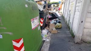 Roma, ancora caos per l'emergenza rifiuti