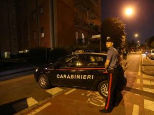 Prova a strangolare il nonno e rapire la nipotina. Fermato marocchino